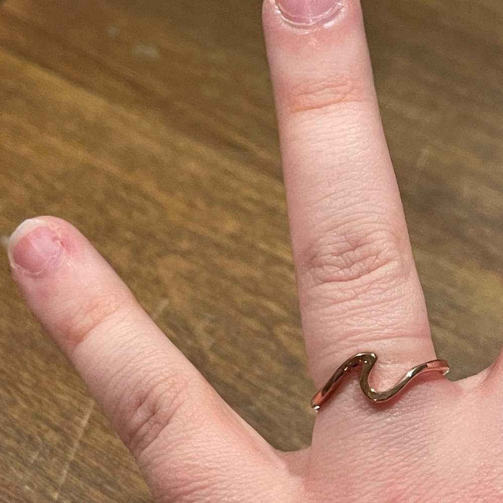 Rose Gold Minimalist Wave Ring Size 6
